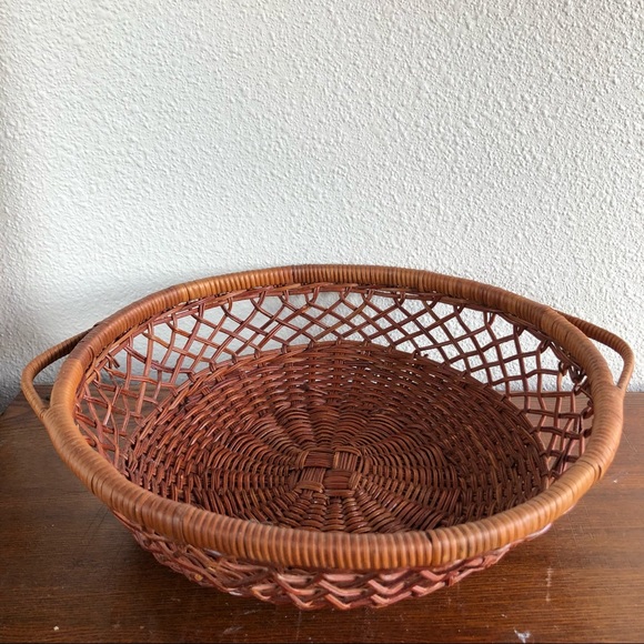 round wicker basket with small handles - Picture 1 of 10